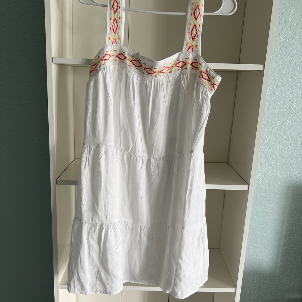 Francesca's Collections White Dress with Subtle Pink Accents